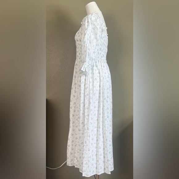 H&M Smocked Square-Neck Maxi Dress in White Floral - Picture 4 of 7